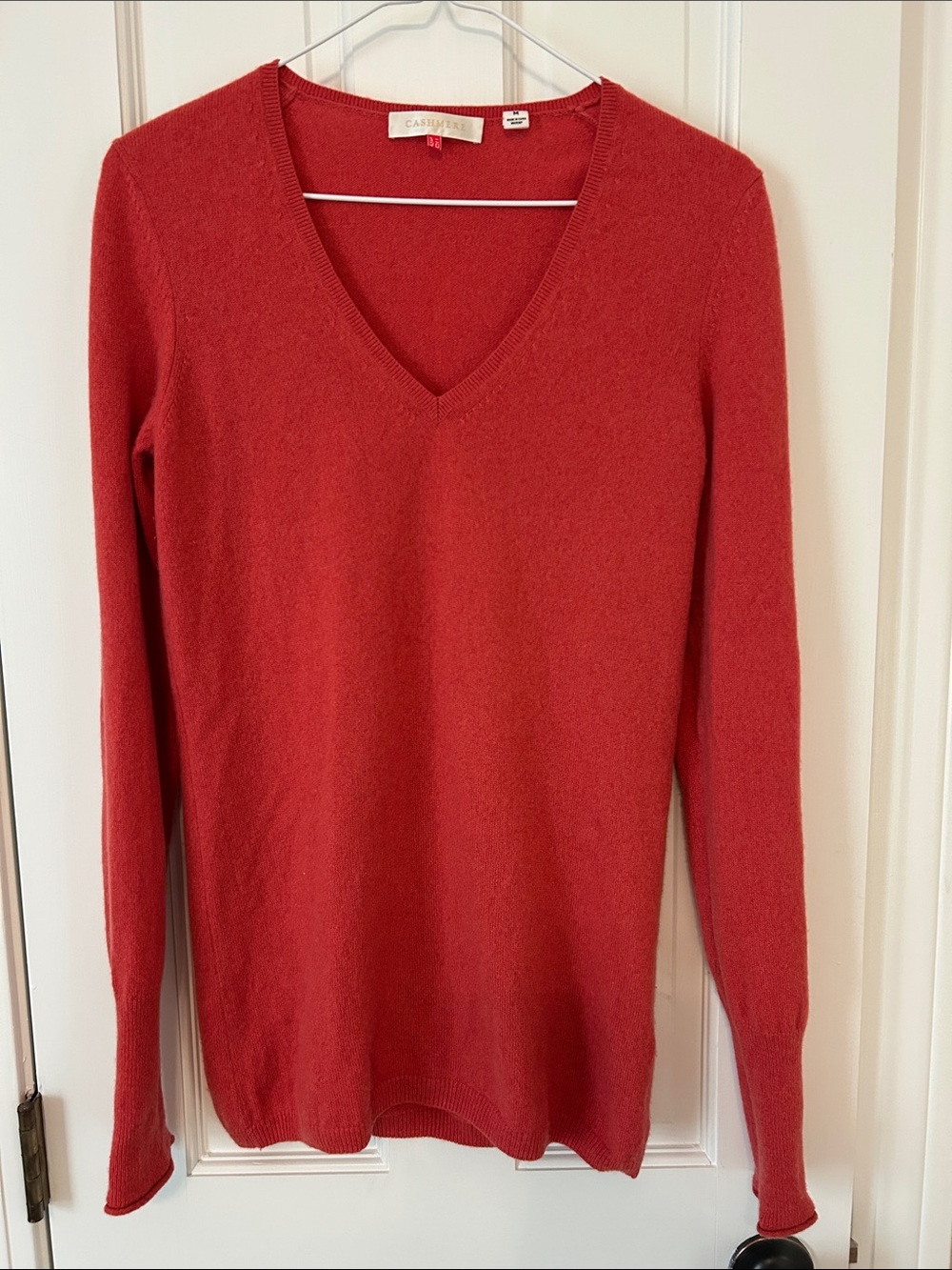 Uniqlo Women's V-Neck 100% Cashmere Sweater in Red